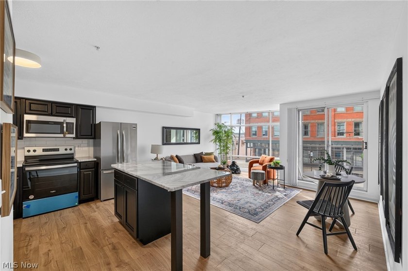 Welcome to urban living at its finest in the highly desirable - photo 13