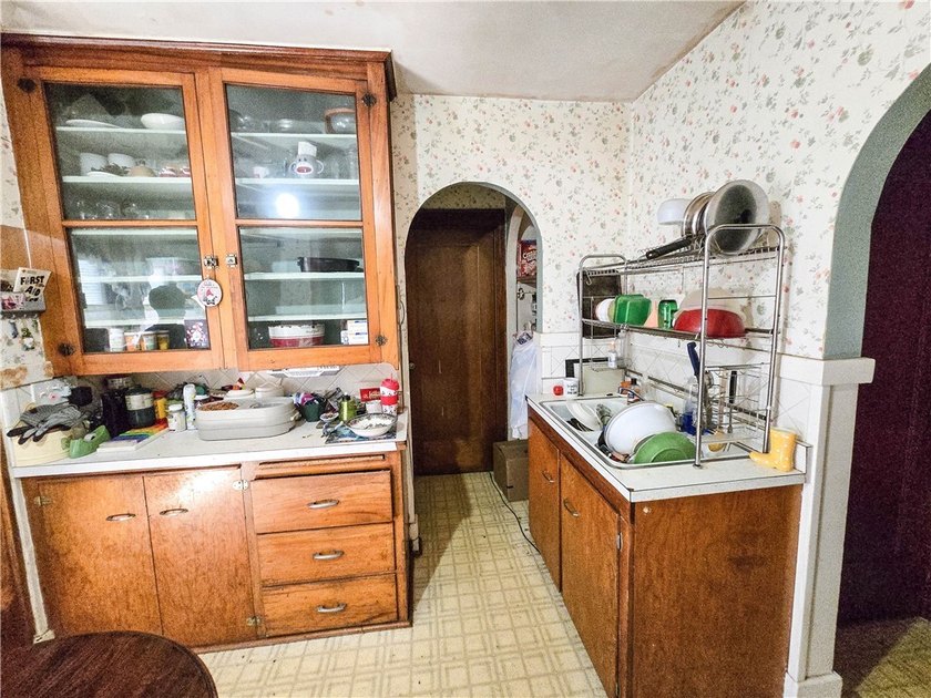 Opportunity awaits in this 4-bedroom Cape Cod located in - photo 5
