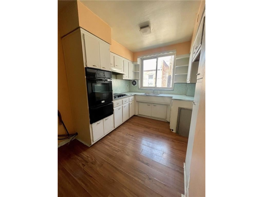 This is your opportunity to own a large all brick legal 2 family - photo 7