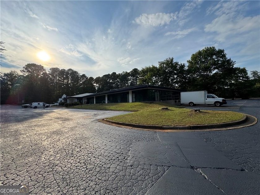 Located 5 minutes from Halcyon! Welcome to 5000 McGinnis Ferry - photo 2