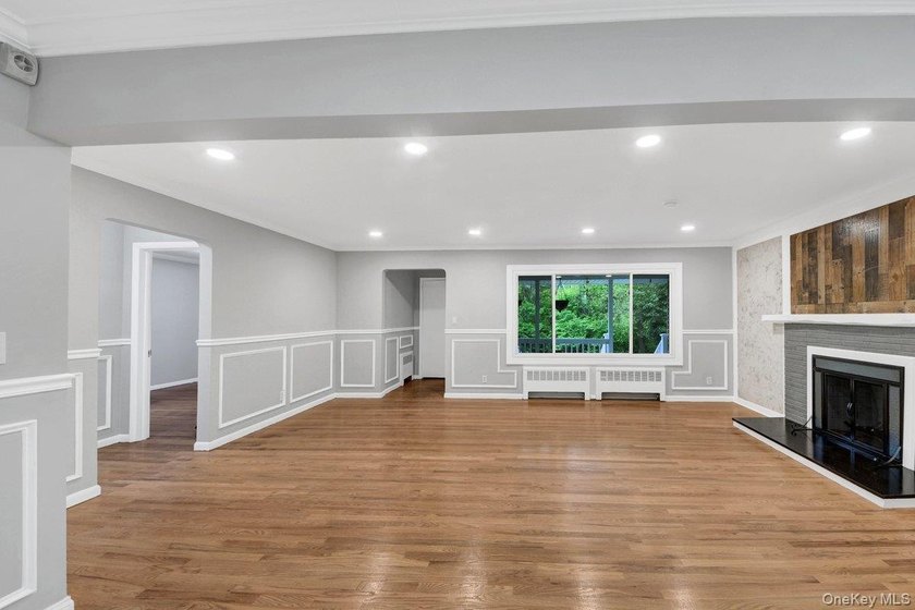 Welcome to this beautiful single-family Colonial home, perfectly - photo 7