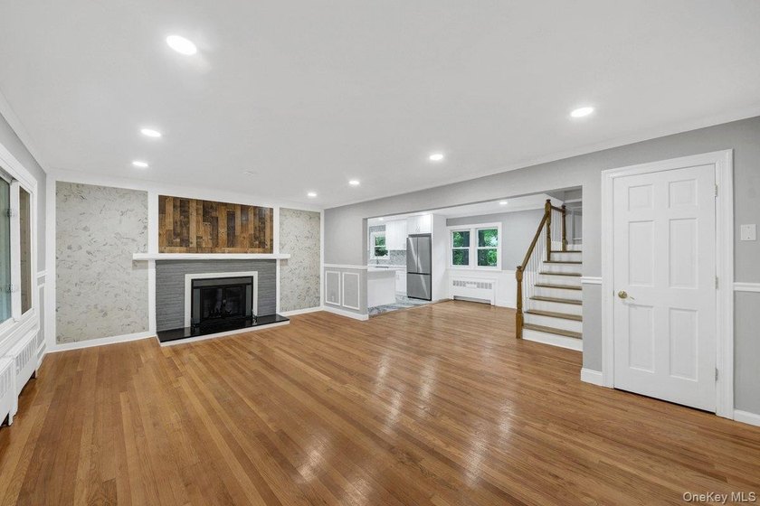 Welcome to this beautiful single-family Colonial home, perfectly - photo 9