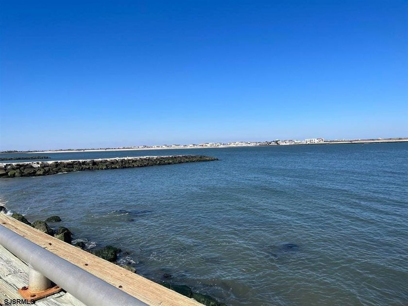 LOCATION, LOCATION, LOCATION! Rare Water Front Vacant, Buildable - photo 3