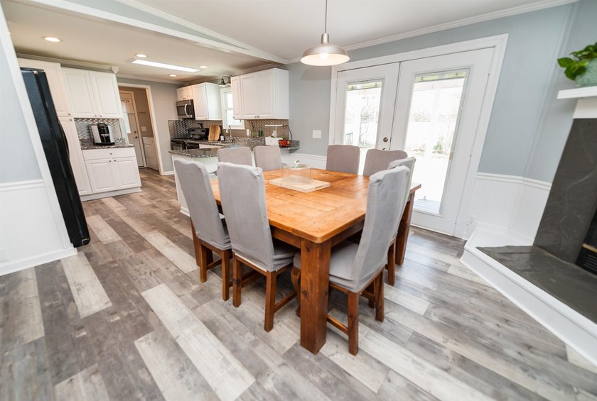 Perfect location in the desired district 2 on Lake Bowen. This - photo 20