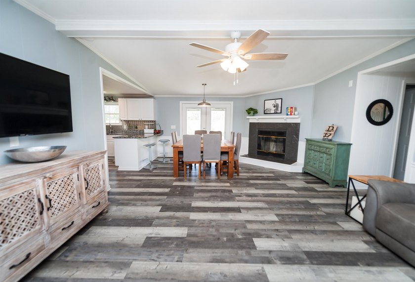 Perfect location in the desired district 2 on Lake Bowen. This - photo 22