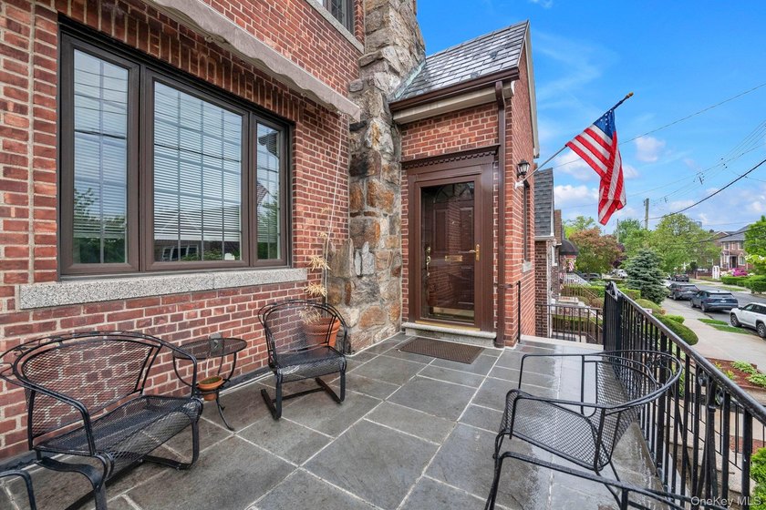 Immaculate fully detached brickstone home in the highly - photo 3