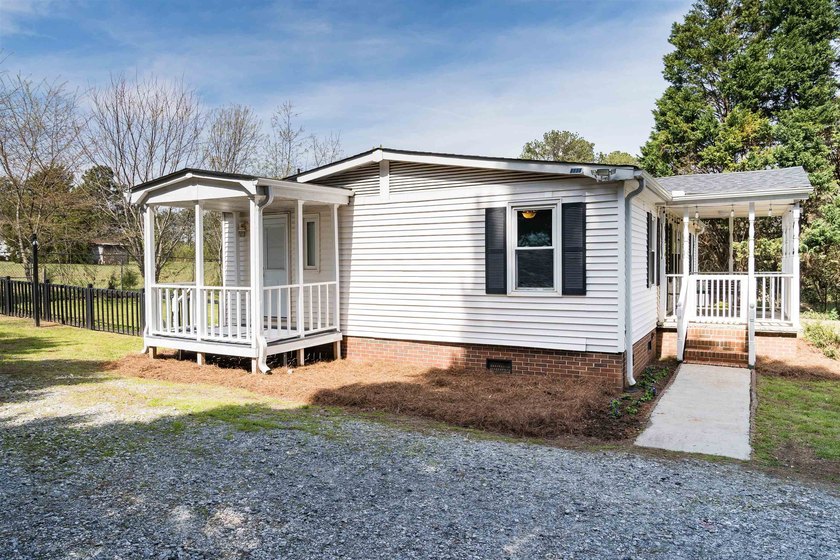 Perfect location in the desired district 2 on Lake Bowen. This - photo 25