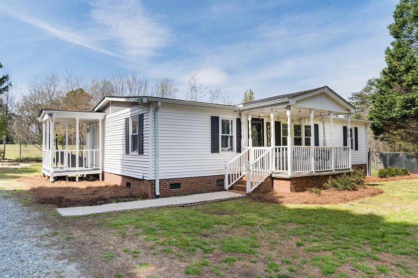 Perfect location in the desired district 2 on Lake Bowen. This - photo 26