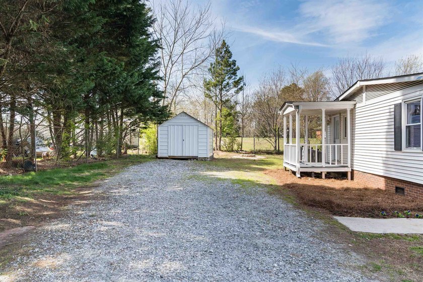 Perfect location in the desired district 2 on Lake Bowen. This - photo 27