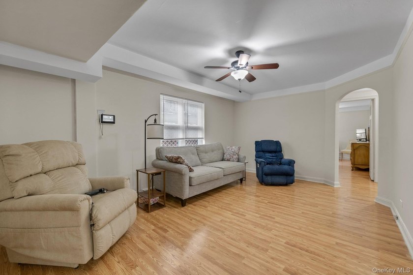 Immaculate fully detached brickstone home in the highly - photo 10