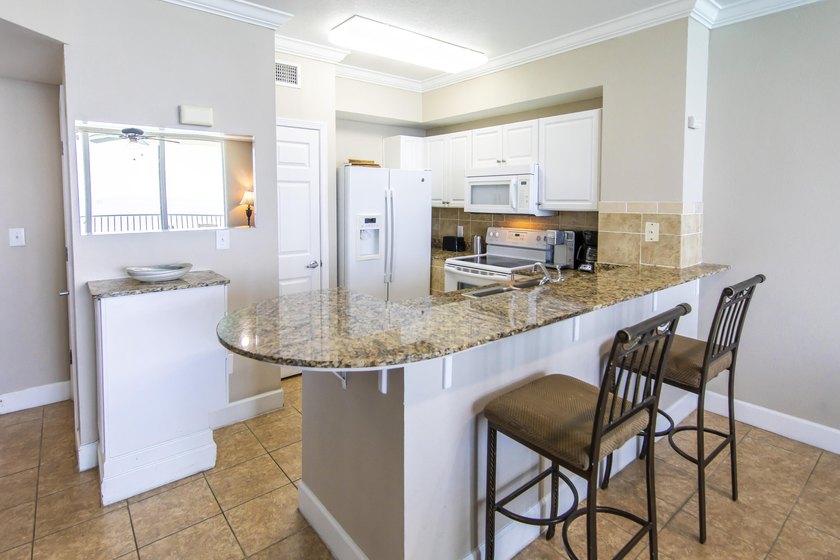Wake up to gorgeous Gulf views from your master bedroom in this - photo 2