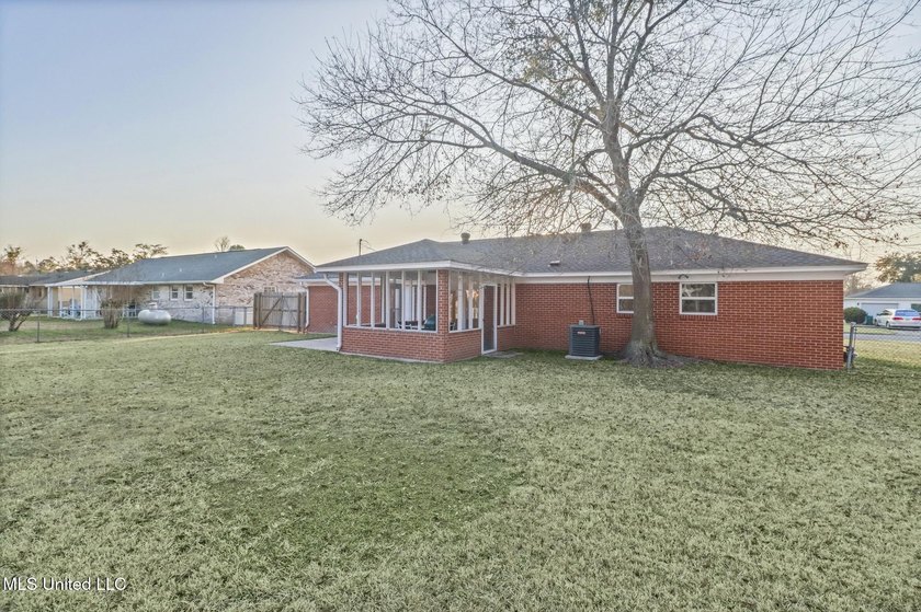 Charming rancher in a well established neighborhood at Quarels - photo 23