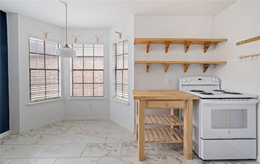 Welcome to this beautifully designed 3-bedroom, 2-bathroom brick - photo 12