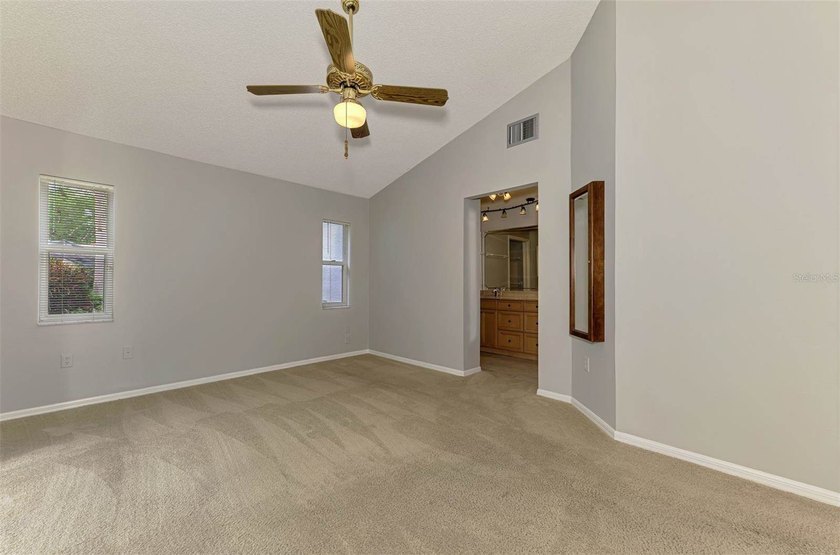Under contract-accepting backup offers. ** STANDALONE VILLA IN - photo 14