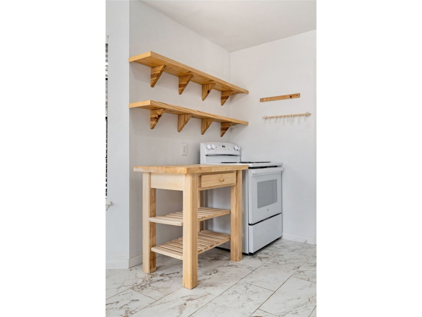 Welcome to this beautifully designed 3-bedroom, 2-bathroom brick - photo 15
