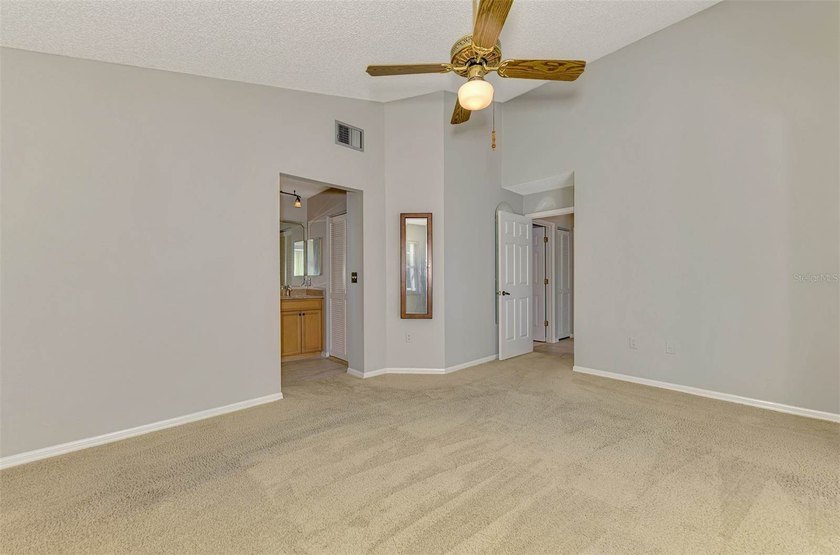 Under contract-accepting backup offers. ** STANDALONE VILLA IN - photo 15