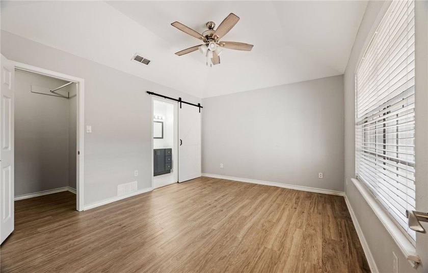 Welcome to this beautifully designed 3-bedroom, 2-bathroom brick - photo 17