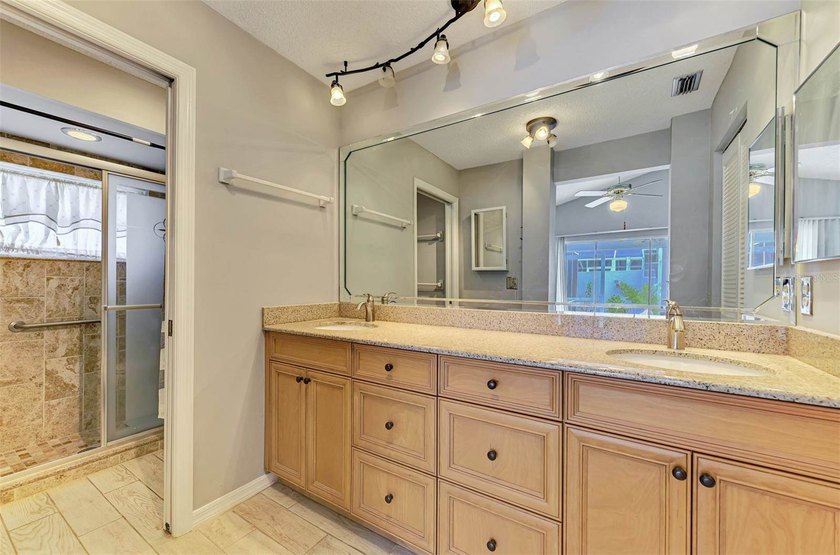 Under contract-accepting backup offers. ** STANDALONE VILLA IN - photo 17