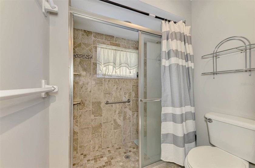 Under contract-accepting backup offers. ** STANDALONE VILLA IN - photo 18