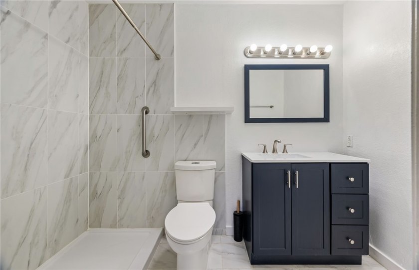 Welcome to this beautifully designed 3-bedroom, 2-bathroom brick - photo 19