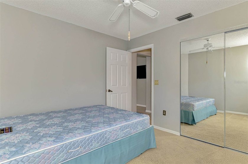Under contract-accepting backup offers. ** STANDALONE VILLA IN - photo 20