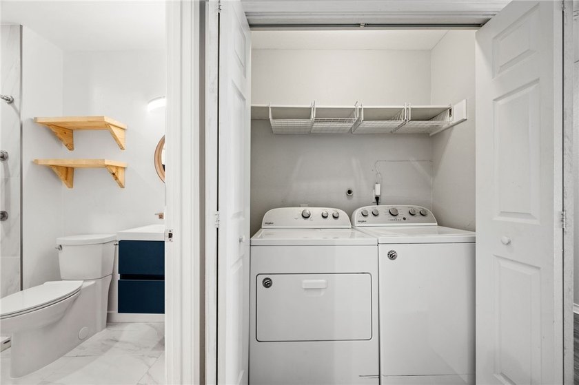 Welcome to this beautifully designed 3-bedroom, 2-bathroom brick - photo 21