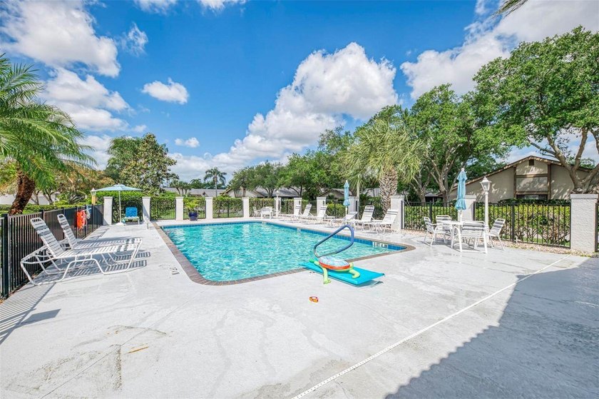 Under contract-accepting backup offers. ** STANDALONE VILLA IN - photo 31