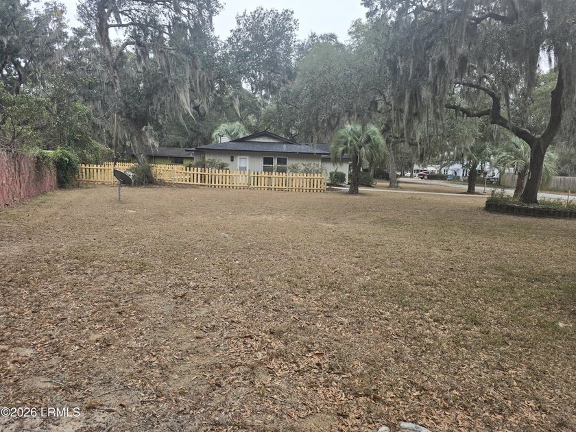 Excellent opportunity to build your dream home on this highly - photo 3