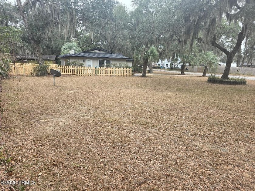 Excellent opportunity to build your dream home on this highly - photo 5
