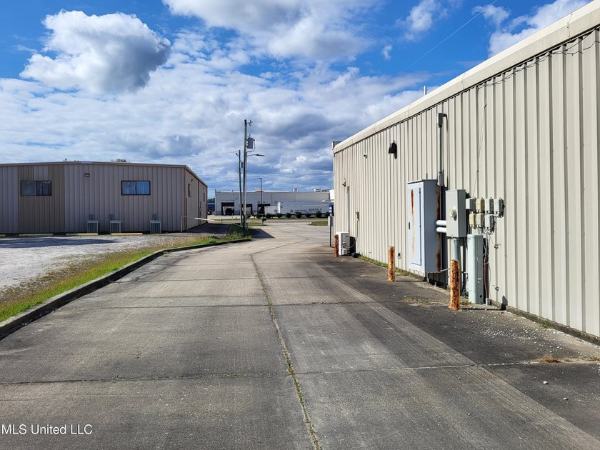 $500,000 Price Improvement; $104/SF! Property is a Professional - photo 4