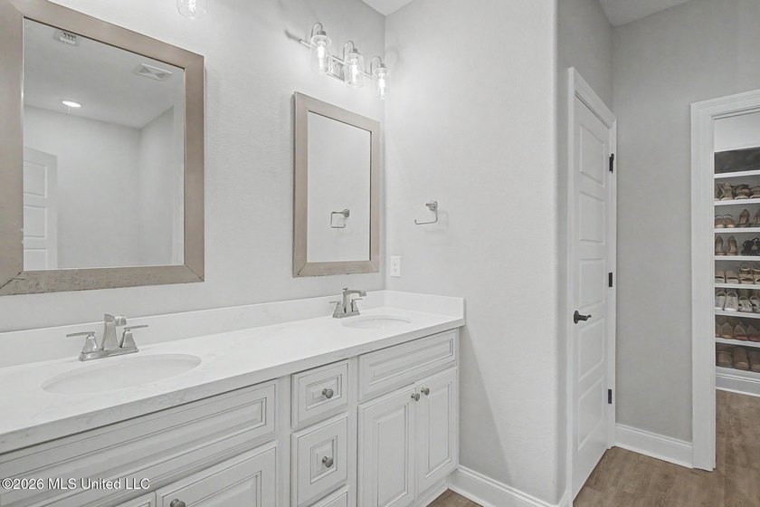 Spacious and beautifully designed 5BR/3BA home in The Enclave at - photo 18