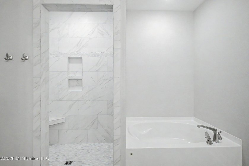 Spacious and beautifully designed 5BR/3BA home in The Enclave at - photo 19
