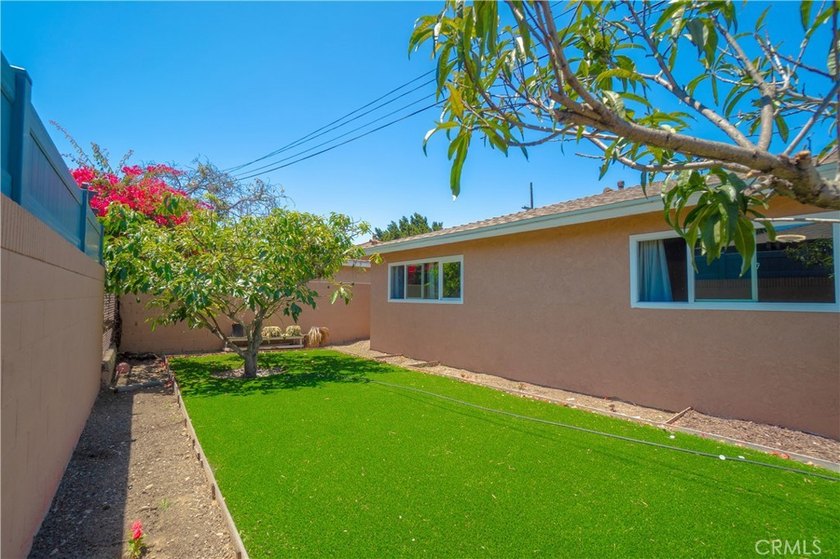 Welcome to this spacious 3-bedroom, 2-bathroom home offering - photo 25
