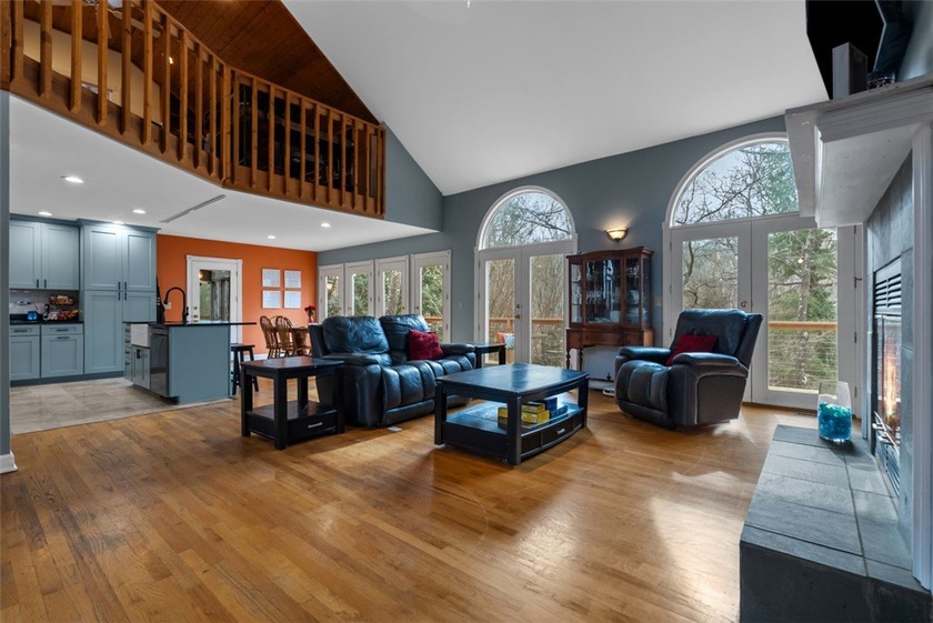 Comfort, privacy and views - Interior Lake Living at Lake Keowee - photo 5