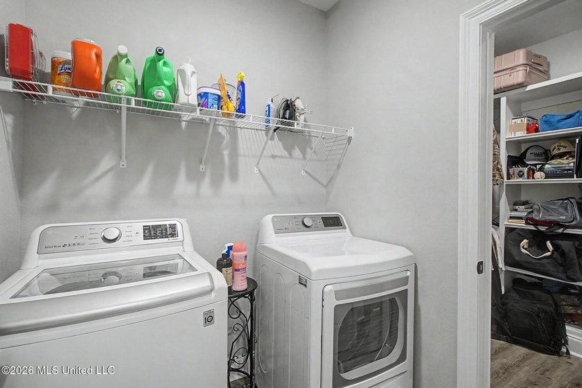 Spacious and beautifully designed 5BR/3BA home in The Enclave at - photo 26