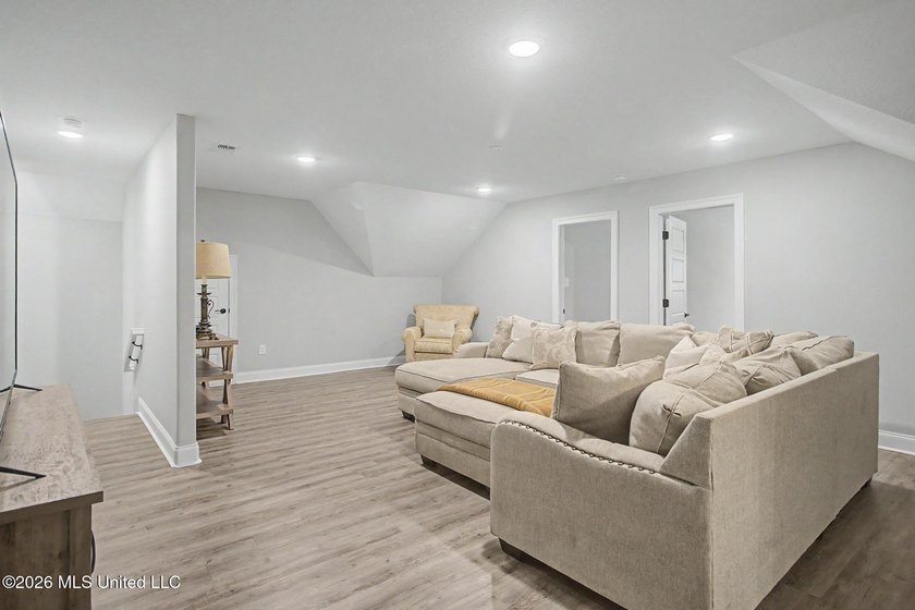 Spacious and beautifully designed 5BR/3BA home in The Enclave at - photo 28