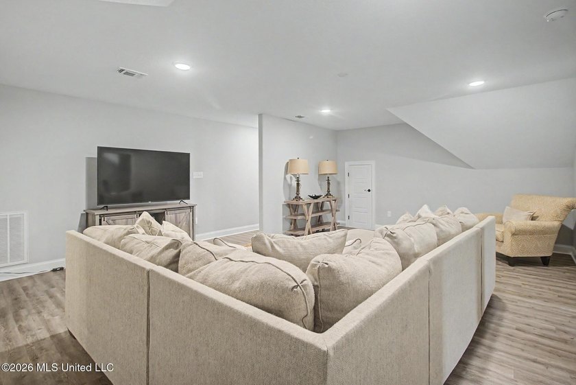 Spacious and beautifully designed 5BR/3BA home in The Enclave at - photo 29