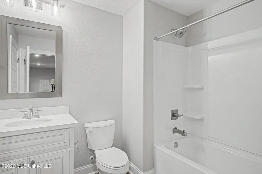 Spacious and beautifully designed 5BR/3BA home in The Enclave at - photo 32