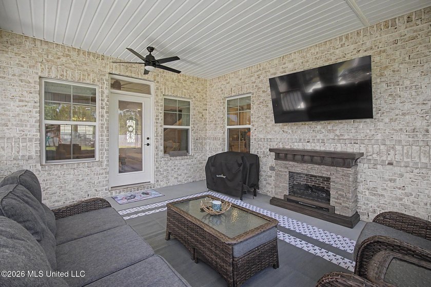 Spacious and beautifully designed 5BR/3BA home in The Enclave at - photo 36
