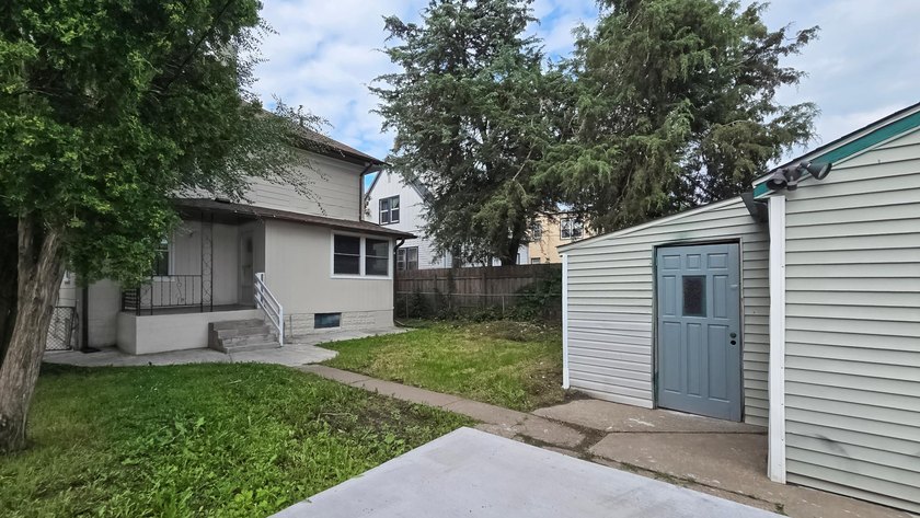 Beautiful large home located minutes away from Lake Phalen. This - photo 38