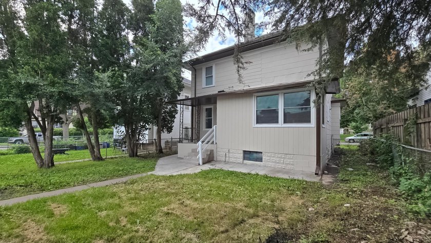 Beautiful large home located minutes away from Lake Phalen. This - photo 39