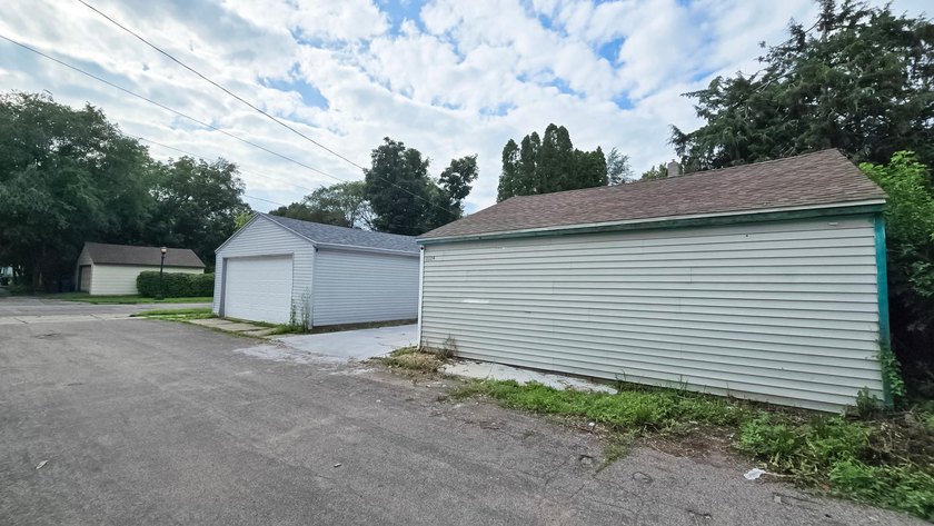 Beautiful large home located minutes away from Lake Phalen. This - photo 41