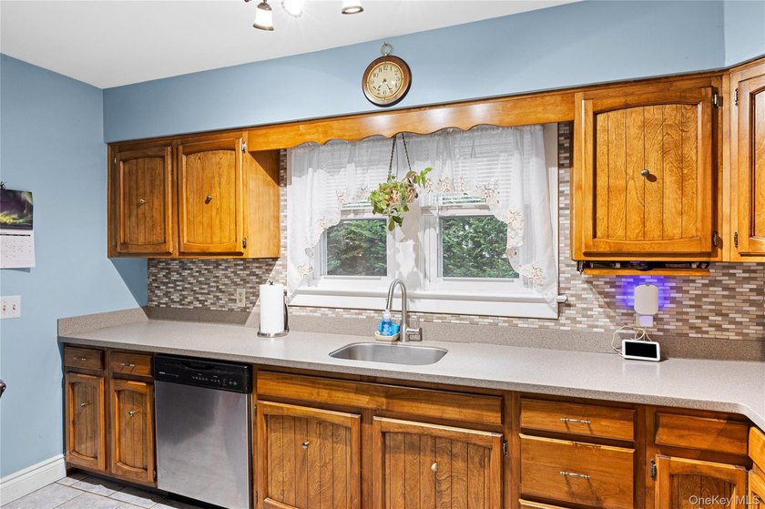 Charming four-bedroom, two bath Cape Cod located in Islip - photo 4