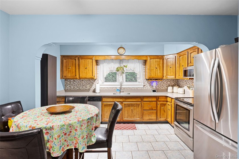 Charming four-bedroom, two bath Cape Cod located in Islip - photo 5