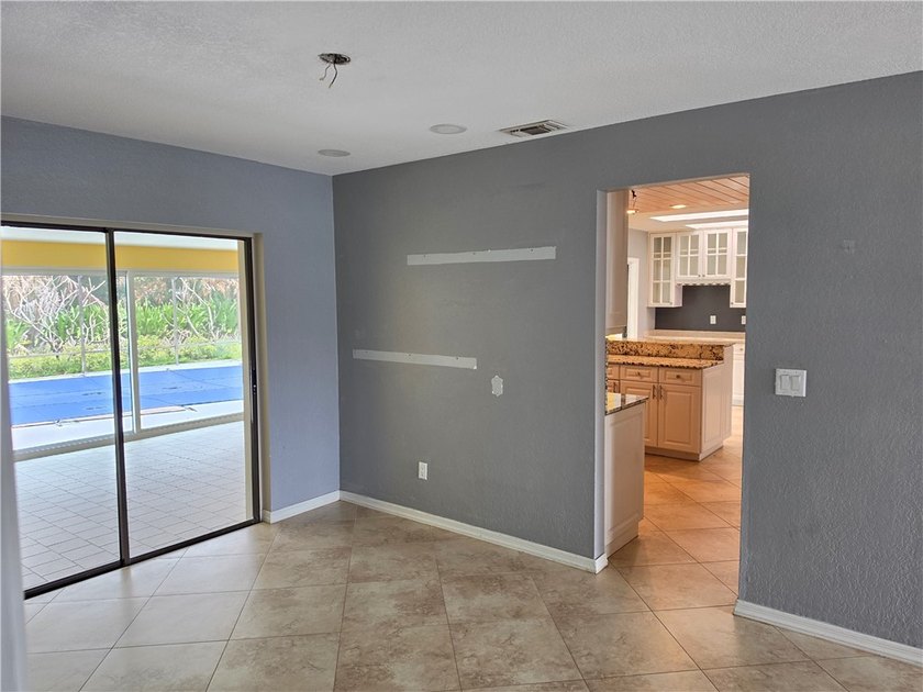 Spacious CBS construction home featuring 4 bedrooms, 4 bathrooms - photo 7