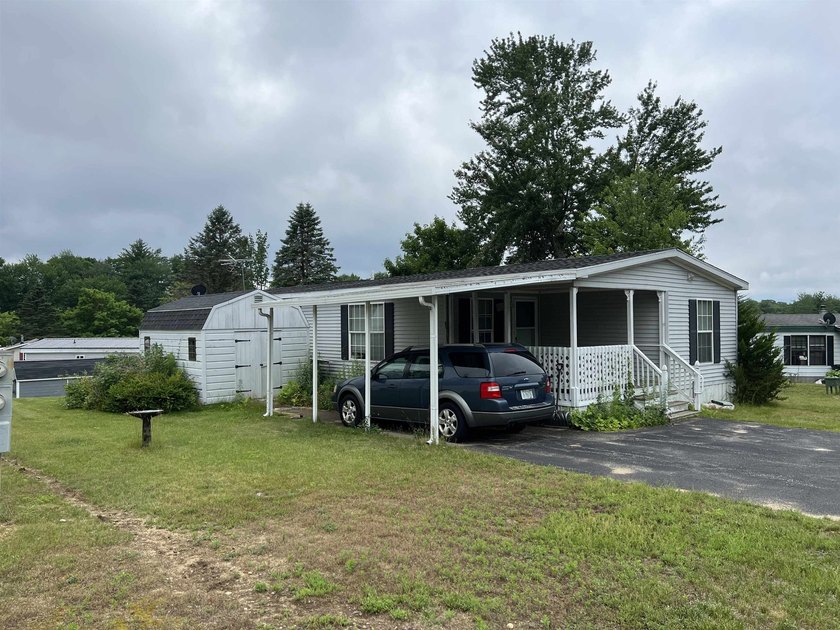 Welcome to this 2-bedroom, 2-bath double-wide located in the - photo 2
