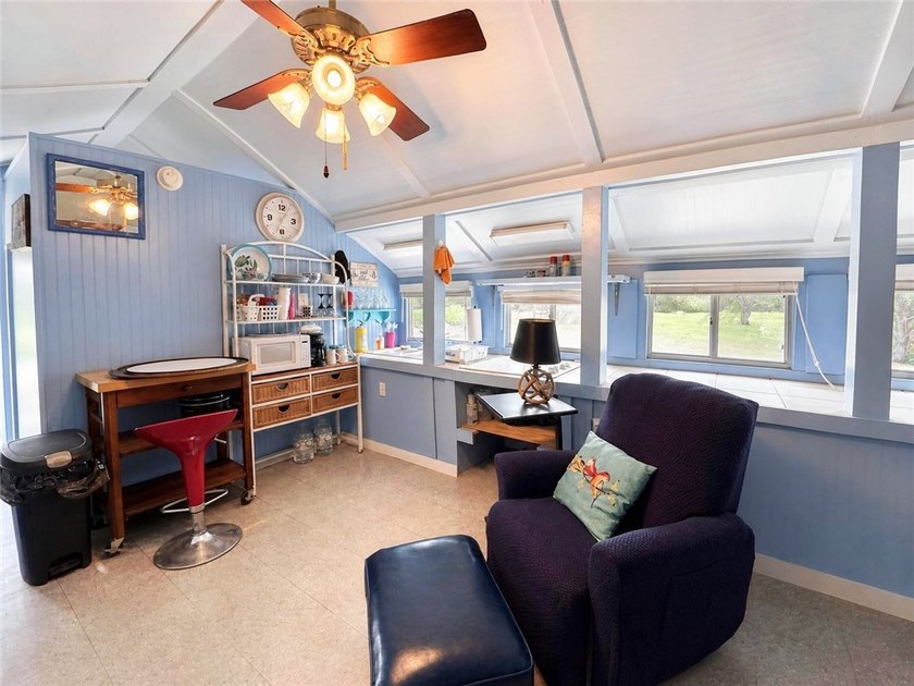 Discover this charming home with a detached guest house in - photo 17