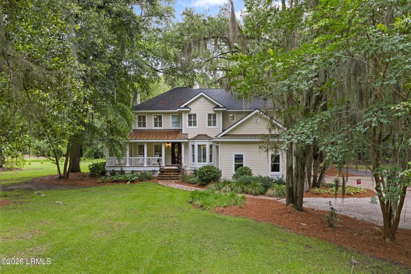 Welcome to this exceptional custom-built 4-bedroom, 3.5-bath - photo 2