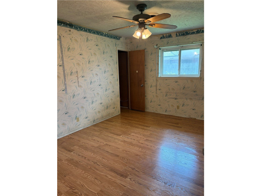 Investor Special - Endless Potential! Opportunity awaits at 4633 - photo 12