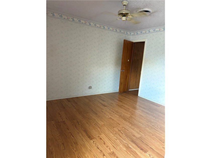 Investor Special - Endless Potential! Opportunity awaits at 4633 - photo 13